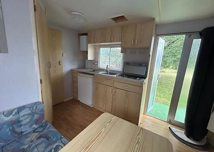 Cabanon Dans Le Jardin ホームステイ *