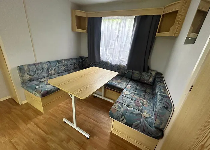 Cabanon Dans Le Jardin ホームステイ ガイヤック