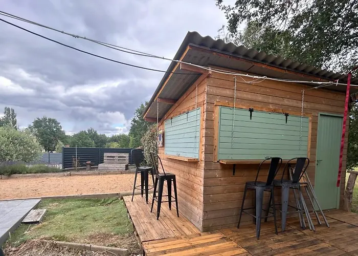 Cabanon Dans Le Jardin ホームステイ