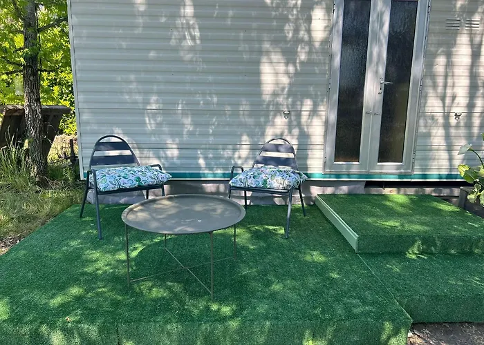 Cabanon Dans Le Jardin ホームステイ